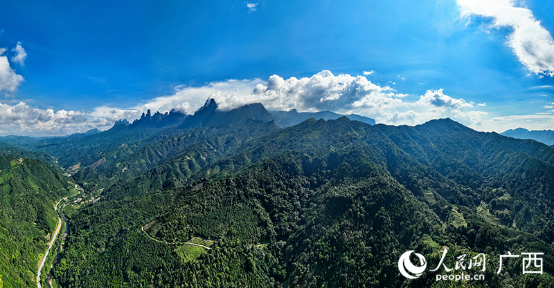 金秀大瑤山風(fēng)光綺麗。人民網(wǎng) 何寧攝