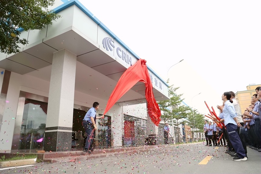 圖為南寧第二動車所檢查庫啟用揭牌儀式。廖炳達攝