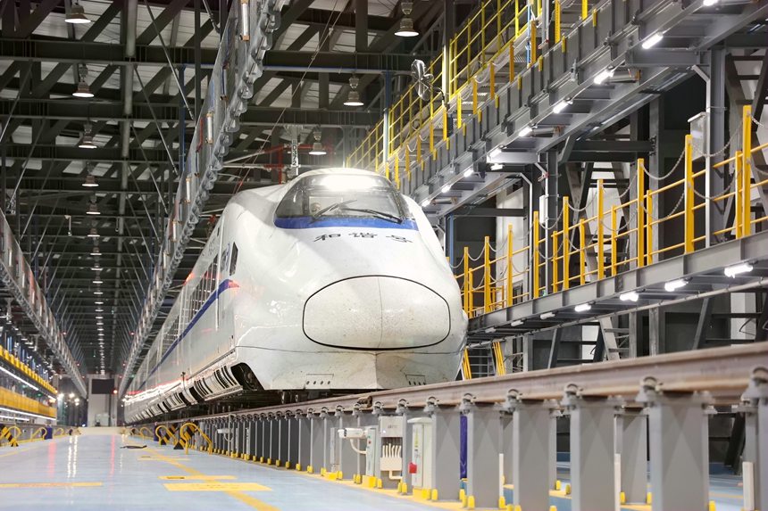 圖為南寧第二動車所首趟檢修列車進庫。廖炳達攝