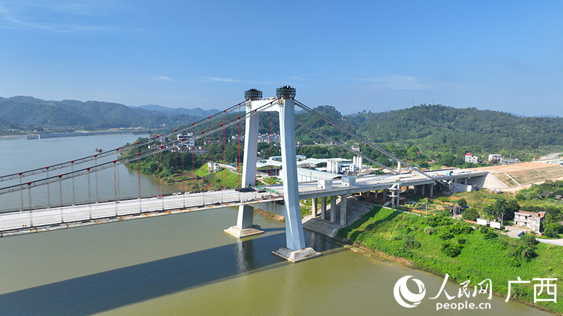 建設(shè)中的橫州大橋。人民網(wǎng) 付華周攝1.jpg