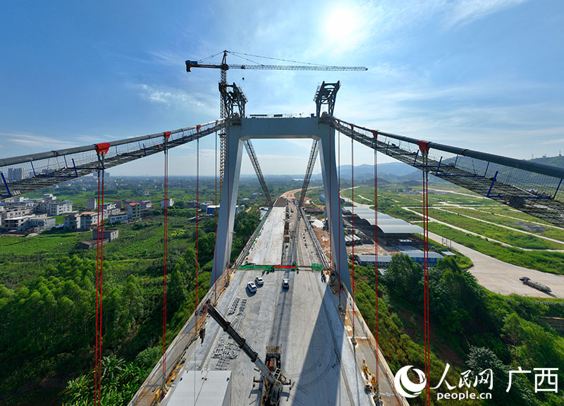 建設(shè)中的橫州大橋。人民網(wǎng) 付華周攝