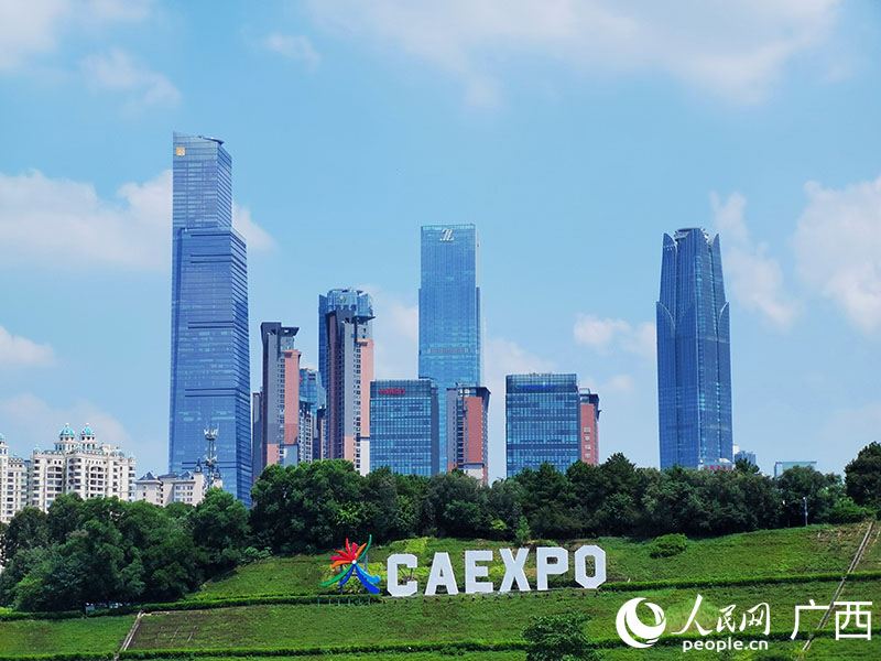 奮進(jìn)中的南寧東盟商務(wù)區(qū)。人民網(wǎng) 付華周攝.jpg