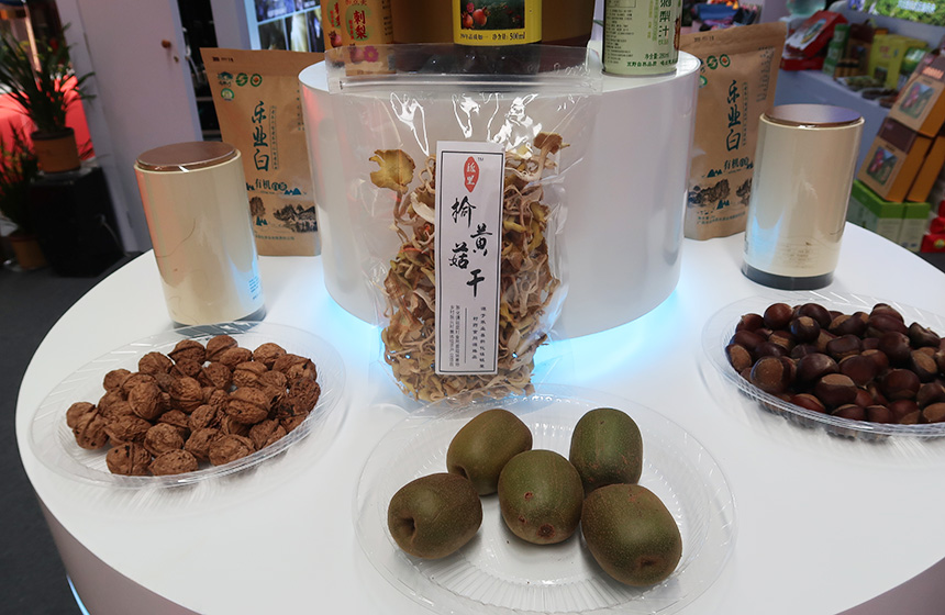 部分農(nóng)產(chǎn)品展示。黃紫玥攝
