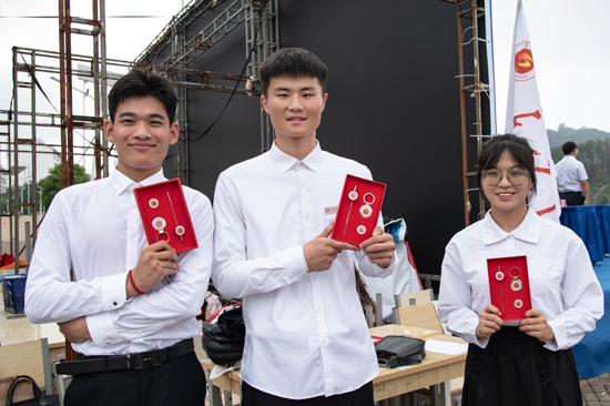 新生展示百色學院?；? 鄧民勝 攝