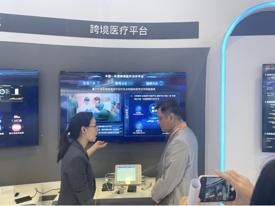 展示。藍飛燕攝