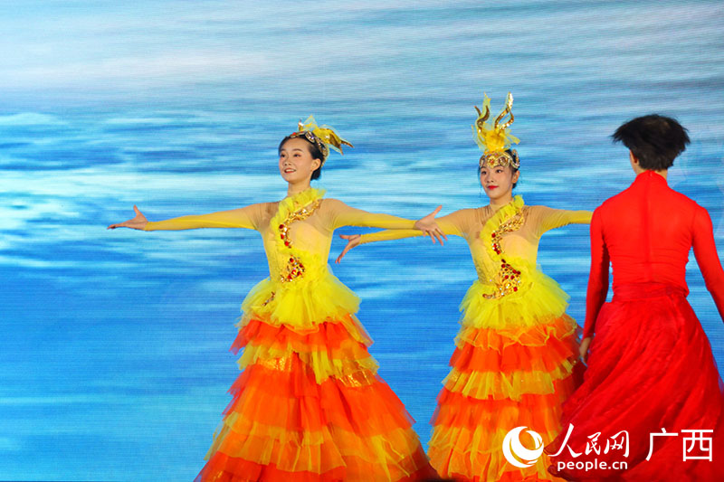 開幕式文藝演出。人民網(wǎng) 付華周攝