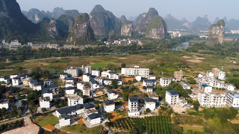 陽朔縣陽朔鎮(zhèn)雞窩渡村特色民宿集聚區(qū)。鄧琳鈺攝