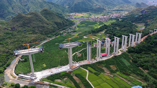 正如火如荼建設(shè)中的灌陽至平樂高速公路。灌陽縣委宣傳部供圖