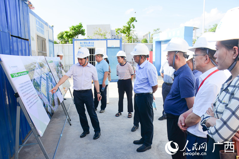 調(diào)研組參觀南寧（東站）國際冷鏈物流港二期項目。人民網(wǎng) 王功孝攝