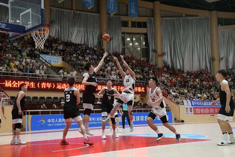 運(yùn)動員奮力拼搏。賓陽縣委宣傳部供圖