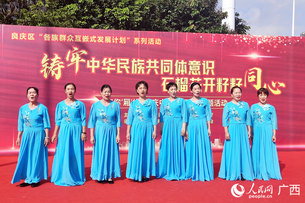 歌曲演唱。人民網(wǎng)記者 王勇攝