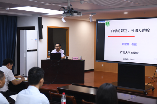 鄭霞林博士授課