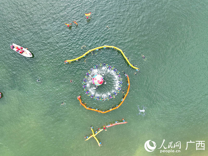 水上活動(dòng)。人民網(wǎng) 付華周攝