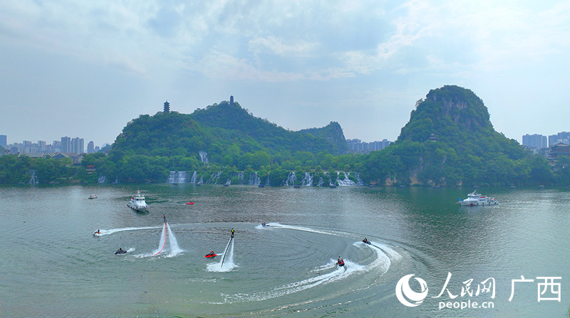 開幕式水上表演。人民網(wǎng) 付華周攝