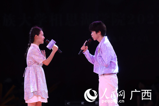 “我邀明月頌中華”中秋歌會(huì)演出。人民網(wǎng) 付華周攝