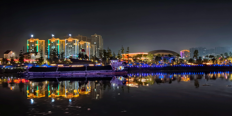 田東之夜沿江而建。田東縣委宣傳部供圖