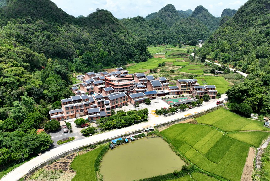 煥然一新的百龍屯。黎玉聰攝