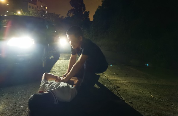 曾昭竣連夜蹲守抓捕犯罪嫌疑人