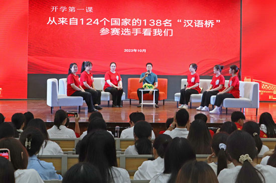 “開學第一課”現(xiàn)場。黃佳攝