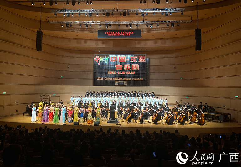 《絲路遠(yuǎn)航》演出現(xiàn)場。人民網(wǎng) 馮肖慧攝