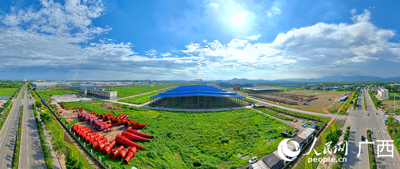 建設(shè)中的木材產(chǎn)業(yè)園 。人民網(wǎng) 付華周攝