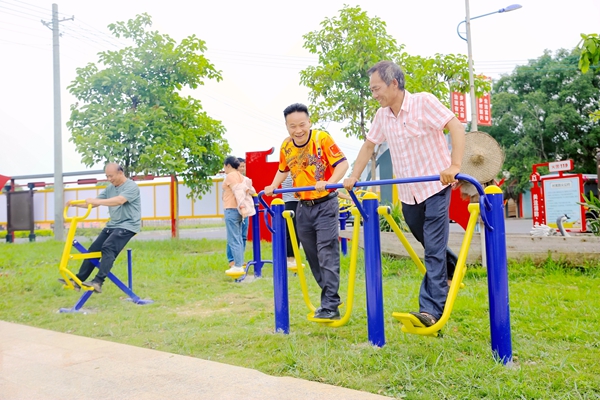 沖口屯有了健身器材 劉志寧攝.jpg