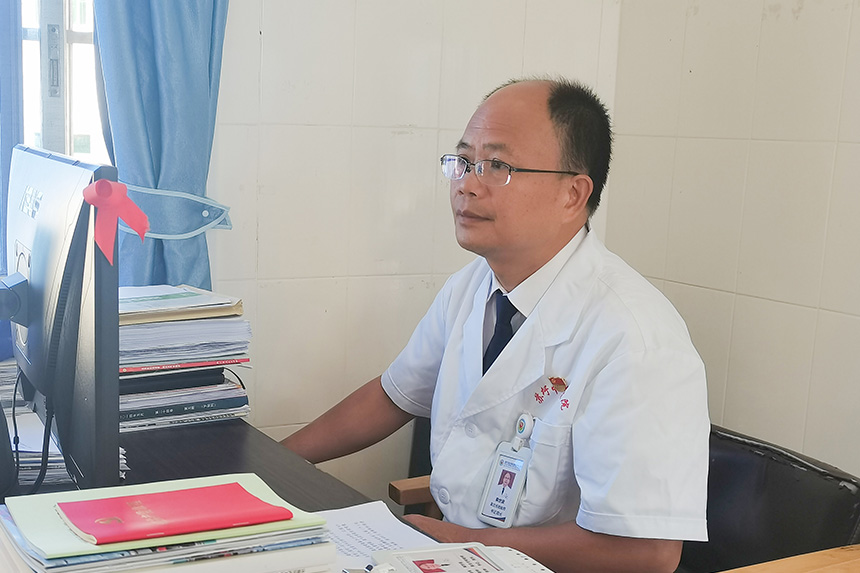 梁世波工作中。潘璐軼攝