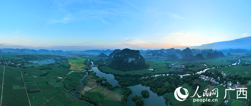 水資源豐富的大新縣黑水河流域。人民網(wǎng) 付華周攝