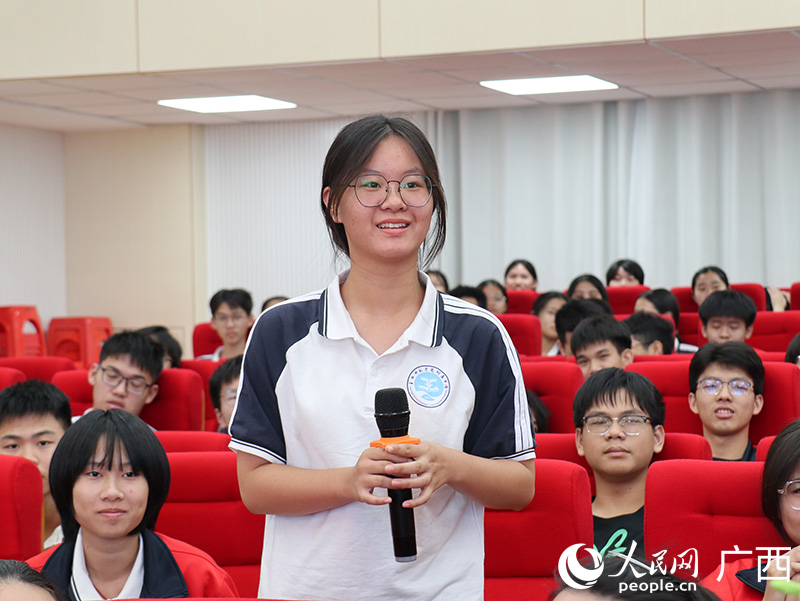 學生積極參與互動問答。人民網(wǎng) 付華周攝