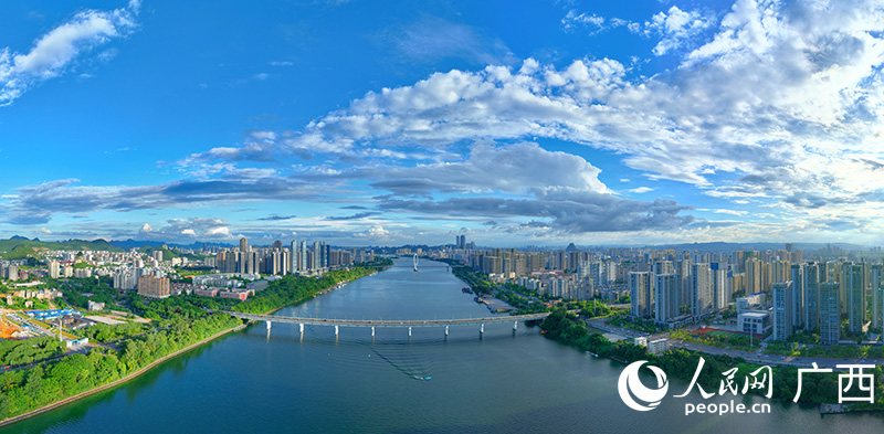 穿城而過的柳江。人民網(wǎng) 付華周攝