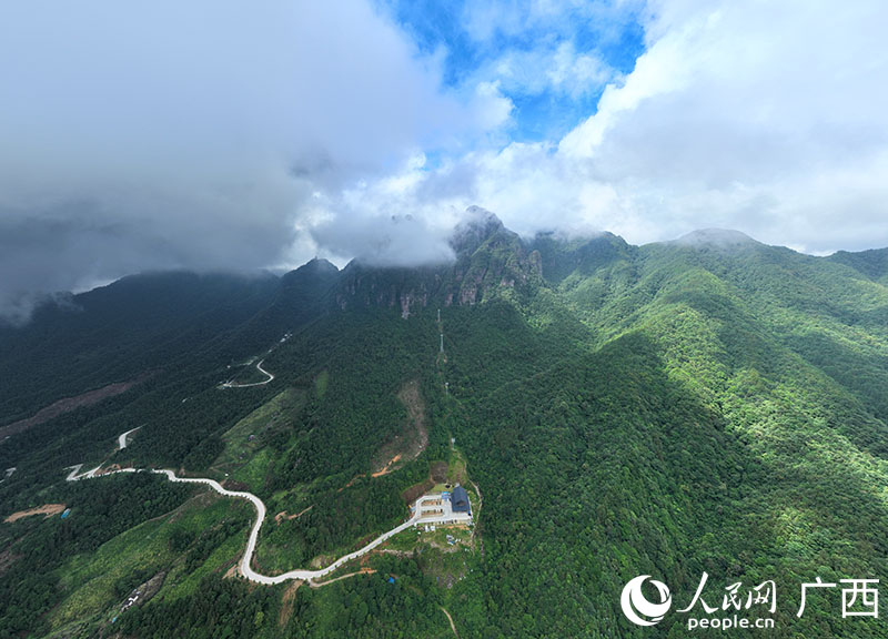 風(fēng)景如畫的平南北帝山。人民網(wǎng) 付華周攝