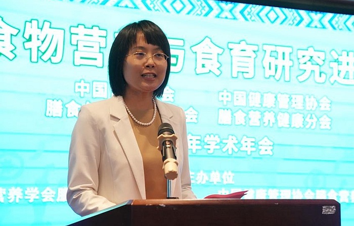 廣西民族大學相思湖學院副校長唐麗娜致辭