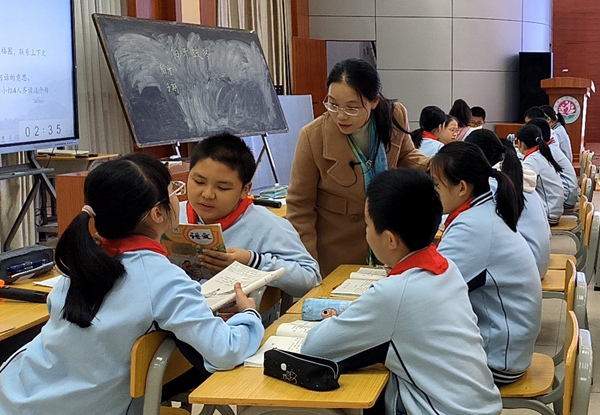 荷美思創(chuàng)課堂教學現(xiàn)場。北海市實驗學校供圖