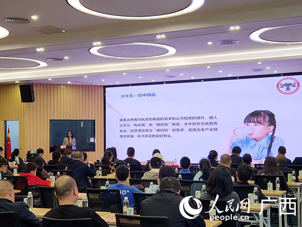 嘉賓現(xiàn)場進(jìn)行主題分享。人民網(wǎng)記者 黃子婧攝