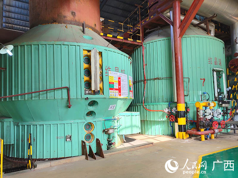 大橋公司技改后的現(xiàn)代化制糖設(shè)備。人民網(wǎng) 付華周攝