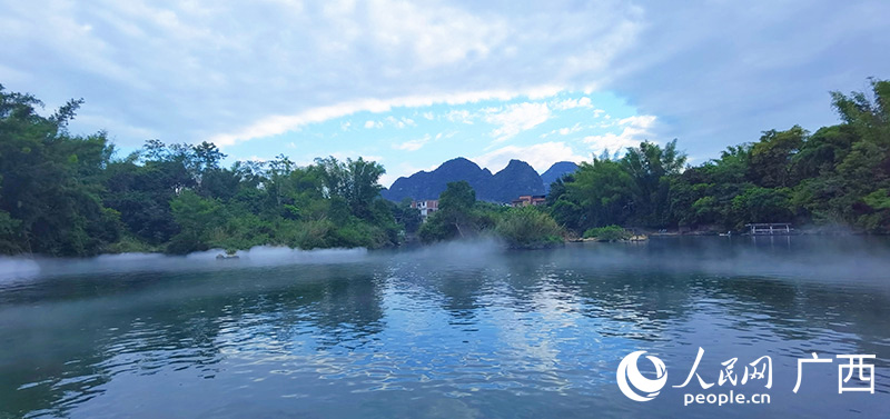 風(fēng)景優(yōu)美的黑水河流域。人民網(wǎng) 付華周攝