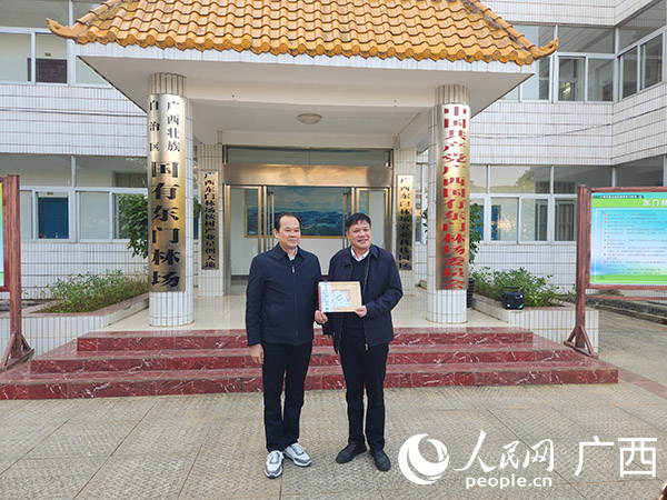 桉樹太空種子移交環(huán)節(jié)。人民網(wǎng)記者 黃子婧攝