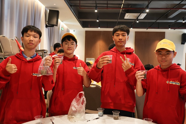 種植夢想種子。右江區(qū)委宣傳部供圖