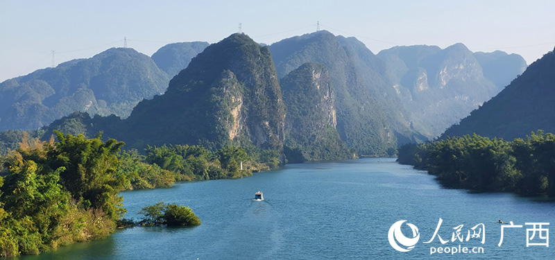 東蘭紅水河沿岸風(fēng)景如畫。人民網(wǎng) 付華周攝