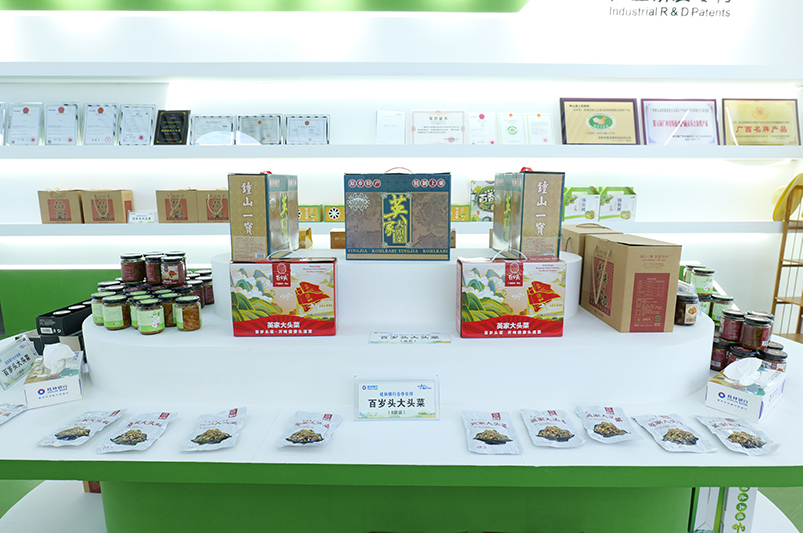 英家大頭菜產(chǎn)品陳列。羅凱攝