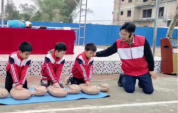 裴源廷進行志愿培訓活動