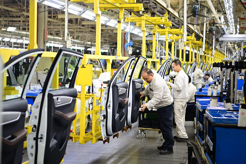 東風(fēng)柳汽乘用車基地總裝車間一派繁忙景象。黃蕊攝
