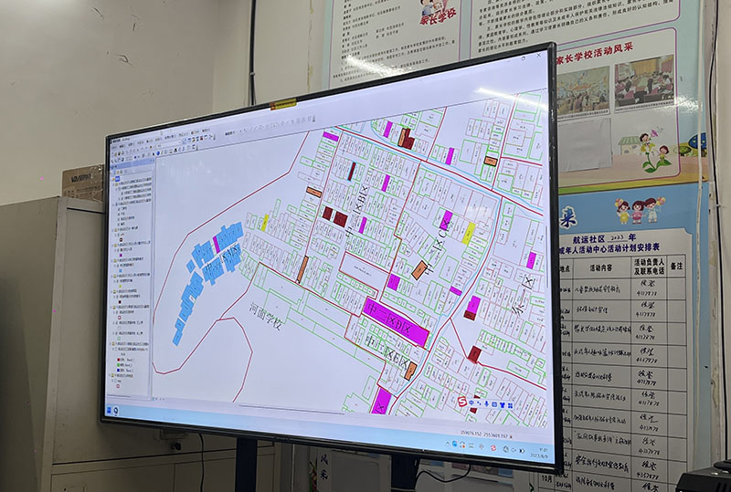 航運(yùn)社區(qū)居民電子信息圖。陸浩榕攝