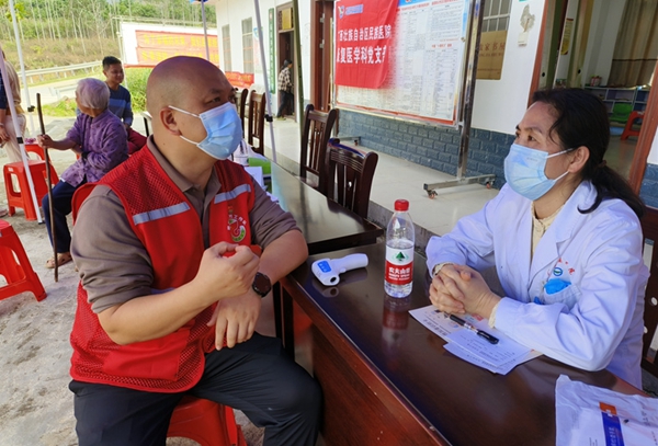 駐村第一書記與神內(nèi)一區(qū)支部書記交流