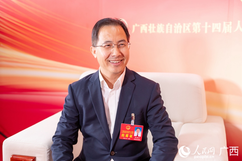 吳國(guó)軍代表接受專訪。人民網(wǎng)記者 嚴(yán)立政攝