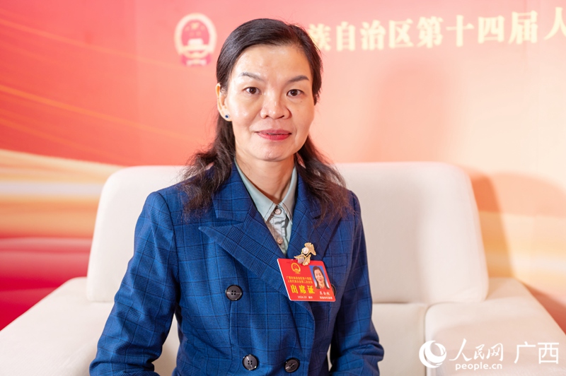 莫金枝代表接受專訪。人民網(wǎng)記者 嚴(yán)立政攝