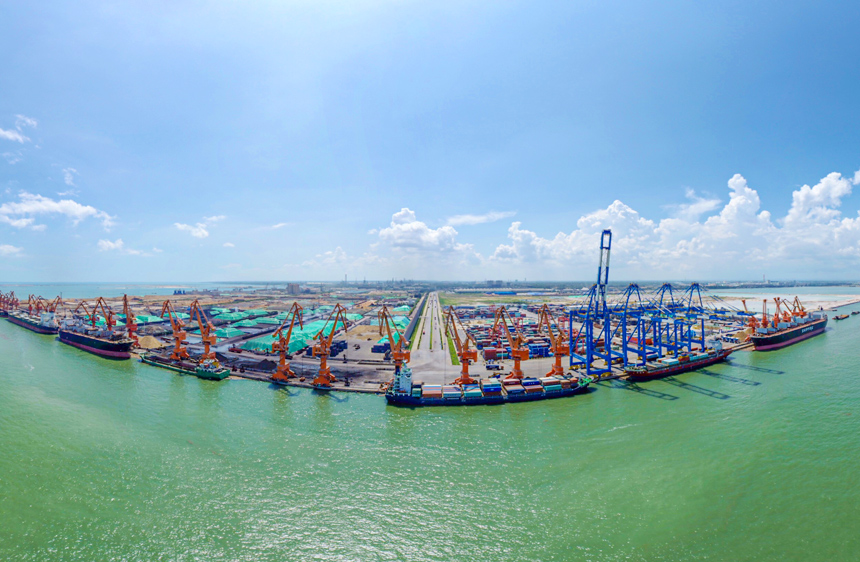北海碼頭鐵山港作業(yè)區(qū)泊位全景。北海市商務(wù)局供圖