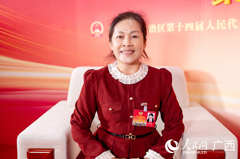 石秀芳委員接受專訪。人民網(wǎng)記者 嚴(yán)立政攝