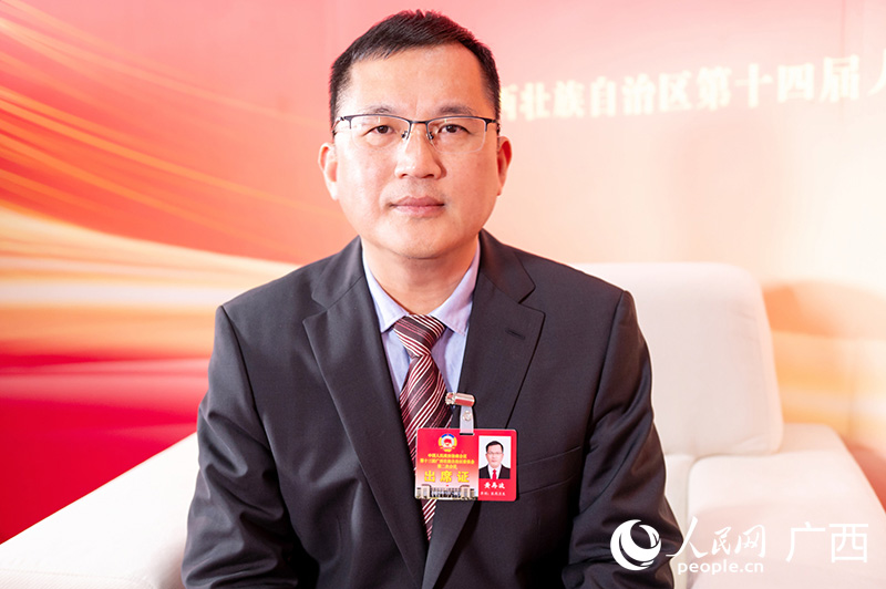 黃再波委員接受專訪。人民網(wǎng)記者 嚴(yán)立政攝