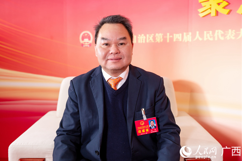 代表接受專訪。人民網(wǎng)記者 嚴立政攝